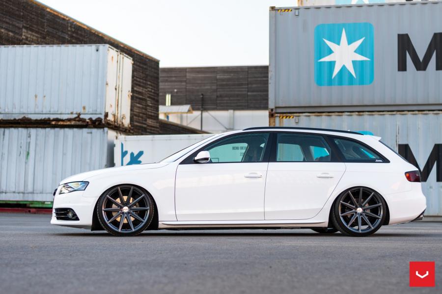  Audi A4 Avant on Vossen Wheels (VFS10) 2017 года  (фото 2 из 23)